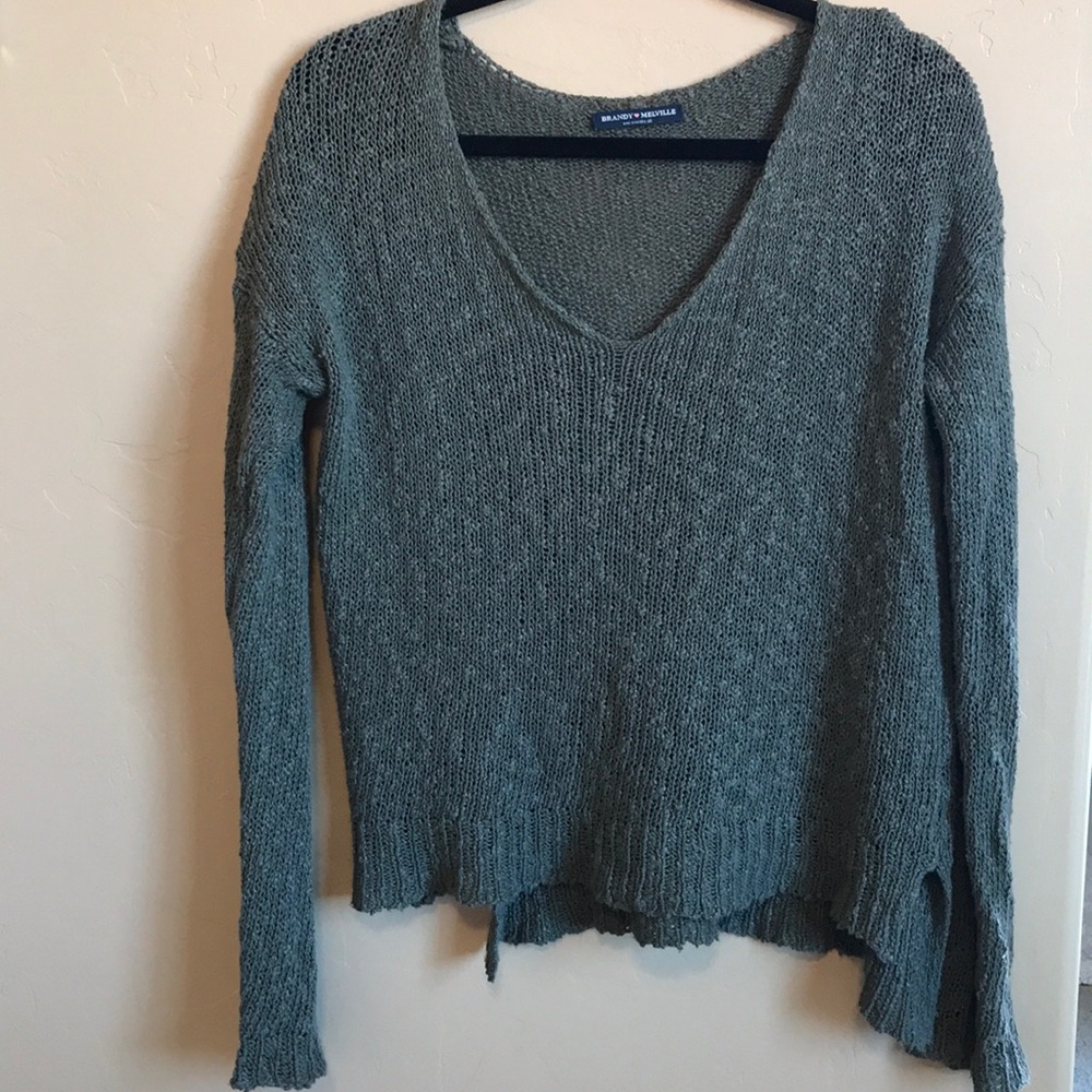 BRANDY MELVILLE SWEATER !!